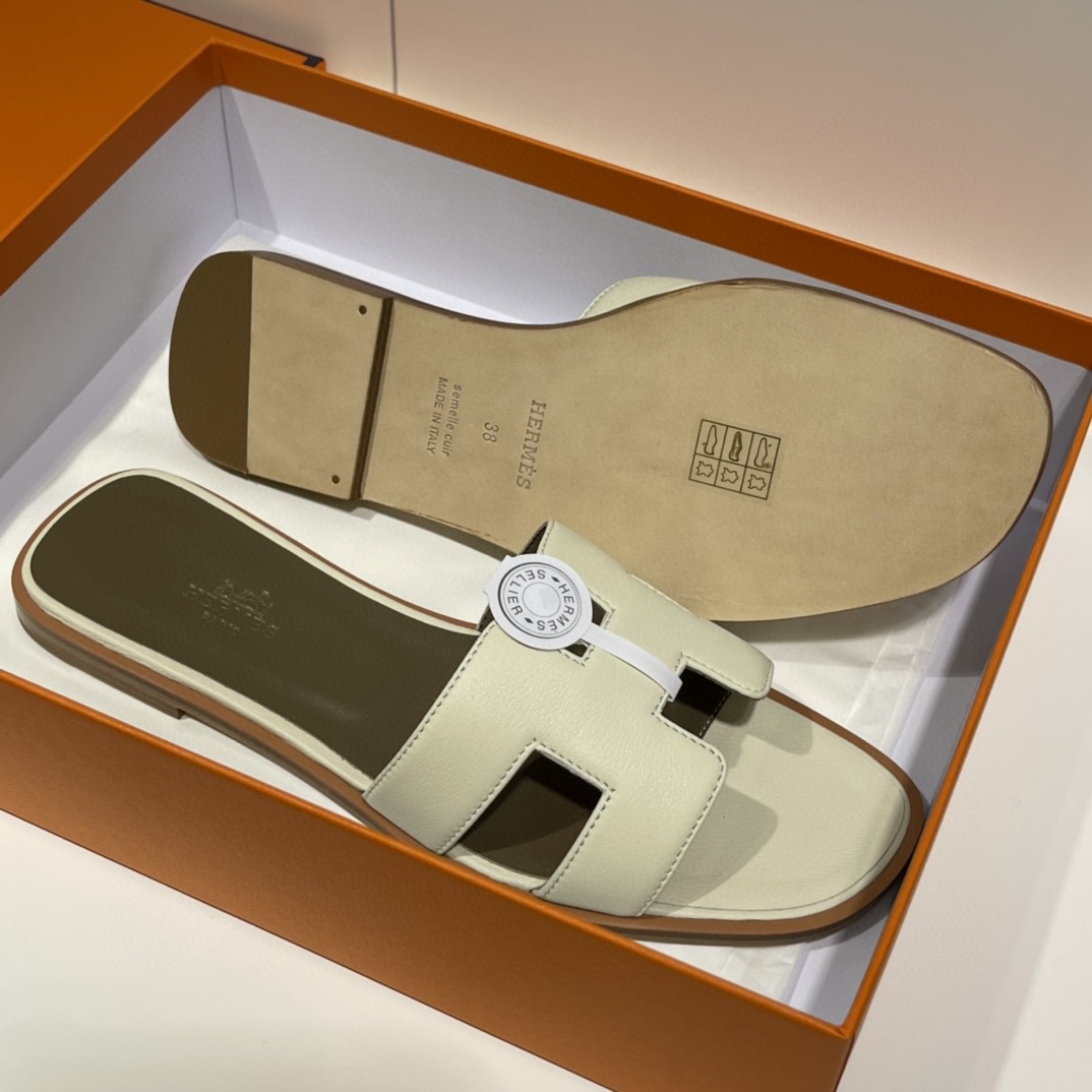HERMES 客订的swfit 皮 奶昔白 出货 很温柔的颜色 光面皮很柔软～ 特定 接受预定哟 12天完美
