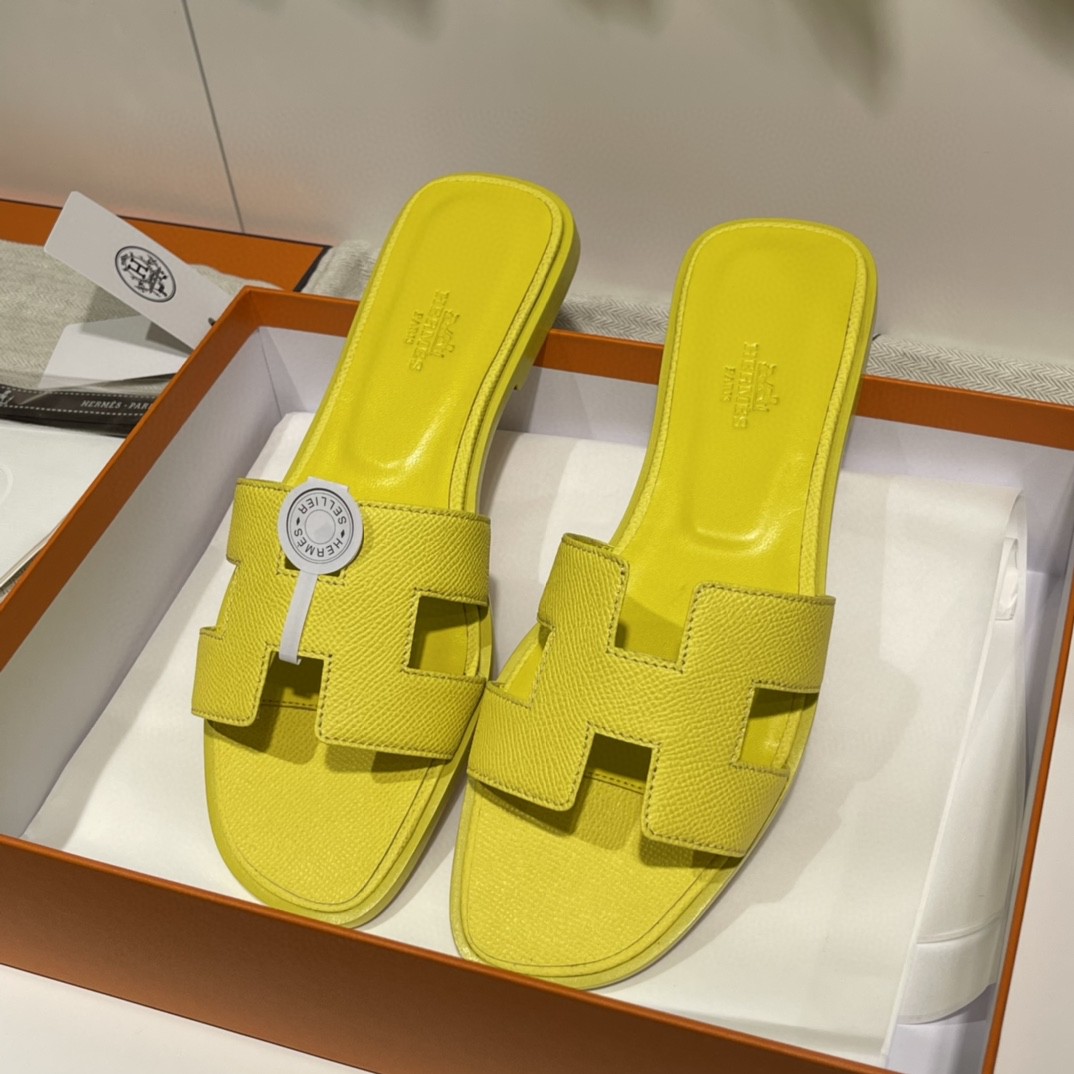 HERMES 经典款拖鞋 掌纹牛皮 纯手工订制 老师傅工艺 慢工出细活 10天出货 柠檬黄 35-41码 偏小一码  质感你细品 完美