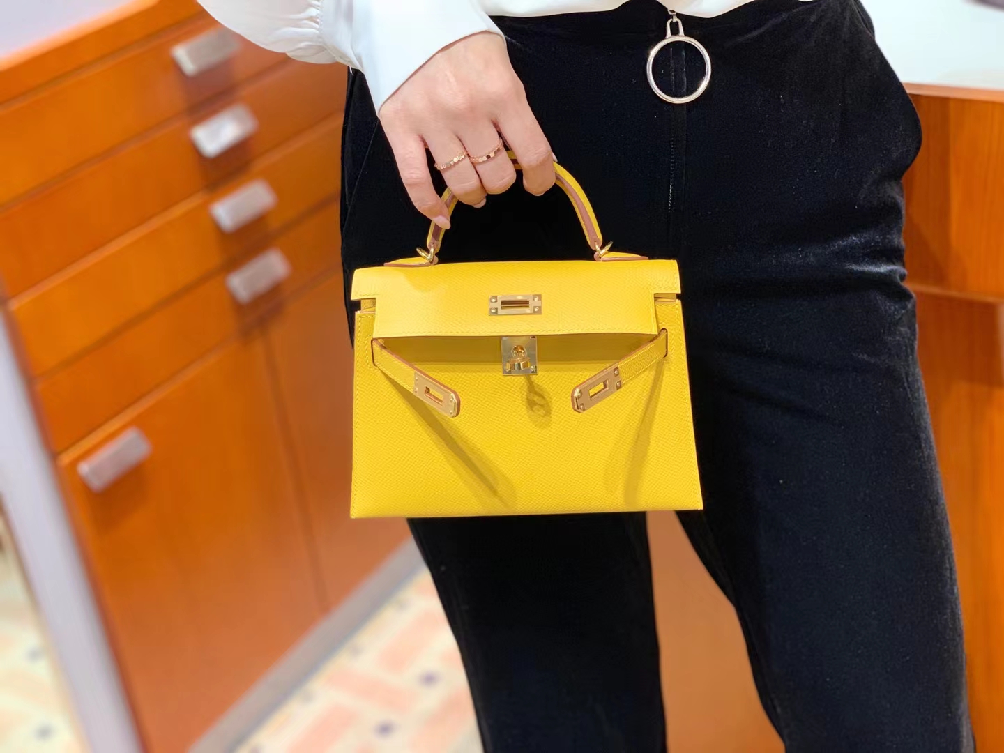 爱马仕 Hermes Kelly 二代 Epsom皮 琥珀黄 现货-铂金女王 爱马仕 Hermes Kelly 二代 Epsom皮 琥珀黄 现货
