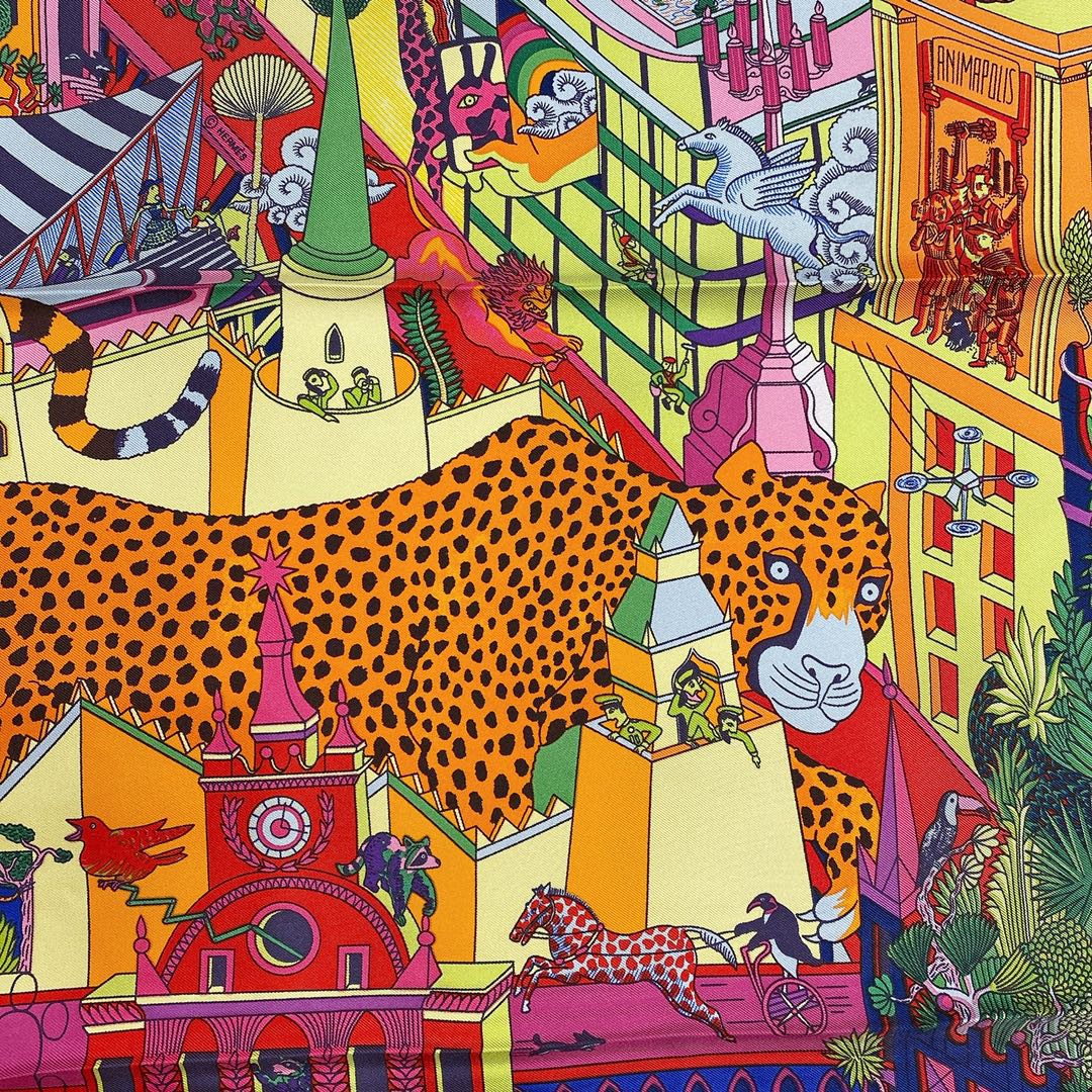 HERMES 爱马仕 夏季新款《动物之城丝巾》紫色 Size：90x90cm 100%真丝