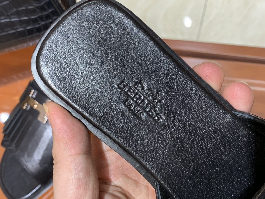 HERMES 新款鱼嘴平跟拖鞋 黑色 小羊皮材质 手工定制 货期12天