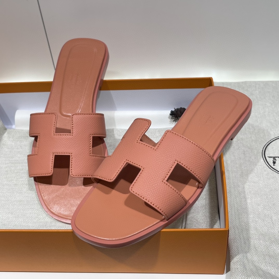 HERMES 爱马仕 专柜同步新颜色~ 纯手工定制 意大利树羔皮底~ 老师傅工艺 size:35-41(偏小一码)  Epsom 掌纹 曦粉