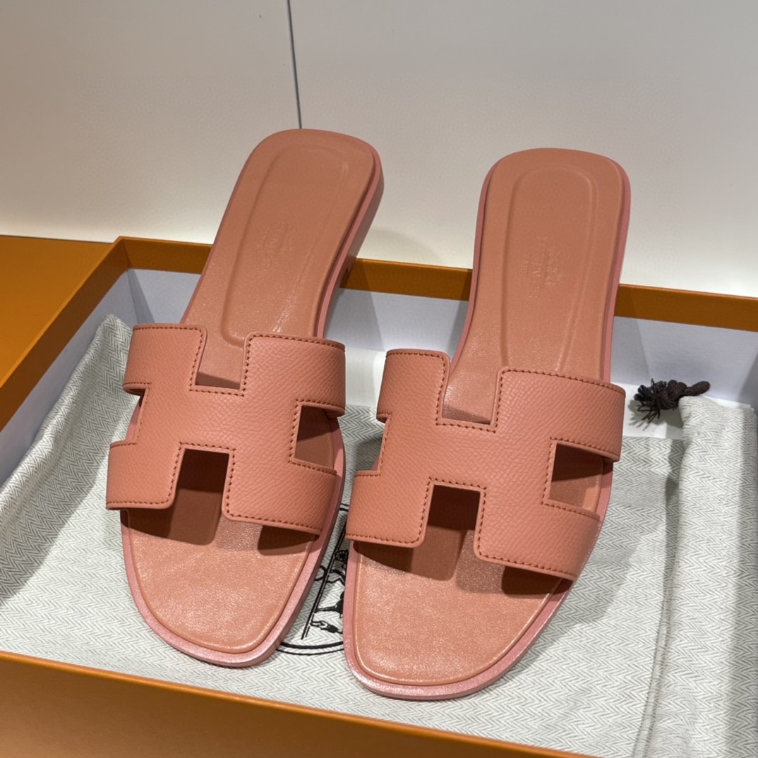 HERMES 爱马仕 专柜同步新颜色~ 纯手工定制 意大利树羔皮底~ 老师傅工艺 size:35-41(偏小一码)  Epsom 掌纹 曦粉