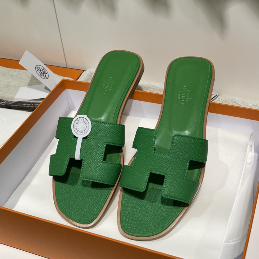 爱马仕 经典款拖鞋 掌纹牛皮 纯手工订制 老师傅工艺 慢工出细活 翡翠绿  35-41码 偏小一码  质感你细品 完美