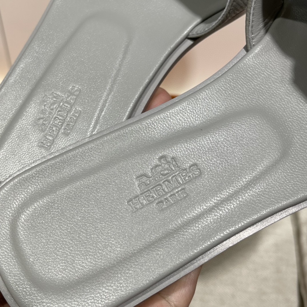 HERMES 专柜同步新颜色拖鞋  手工定制 冰川蓝 1:1品质 35-41(偏小一码)