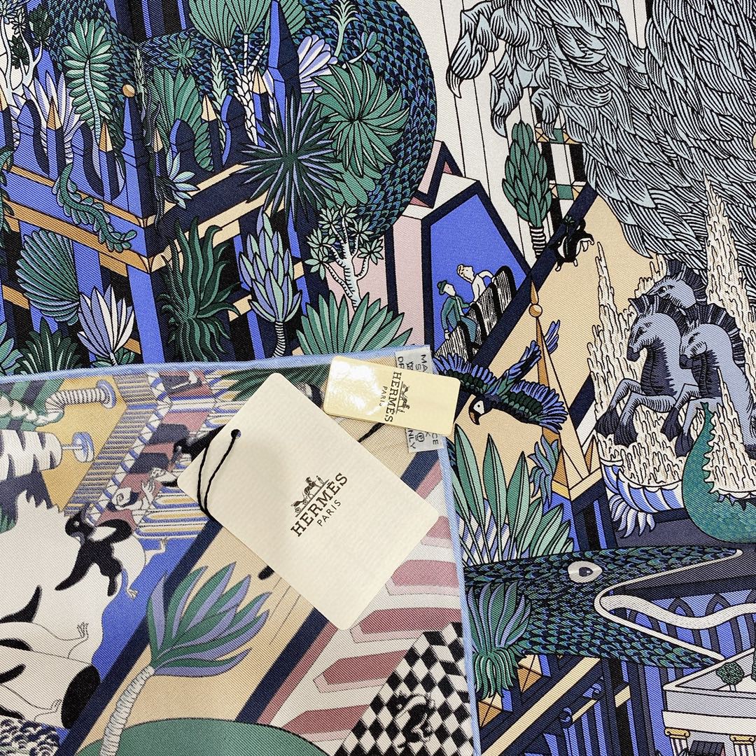 HERMES 爱马仕 夏季新款《动物之城丝巾》紫色 Size：90x90cm 100%真丝