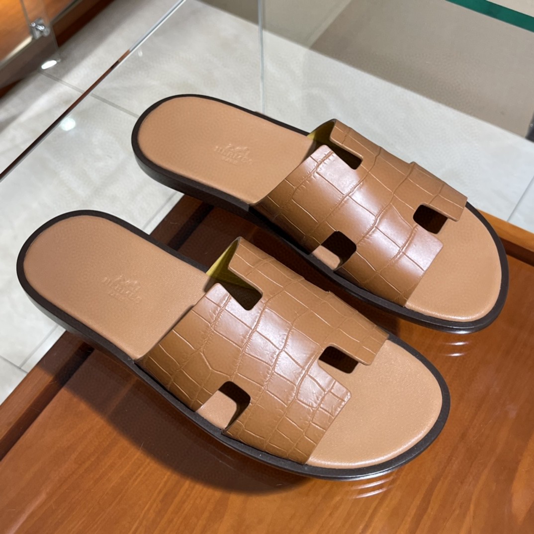 HERMES 男士鳄鱼皮 金棕色  雾面 接受预定哟 纯手工定制 配色很洋气~ Size:39-45(偏小一码)
