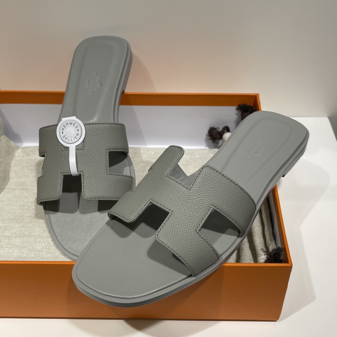 HERMES 专柜同步新颜色拖鞋  手工定制 冰川蓝 1:1品质 35-41(偏小一码)