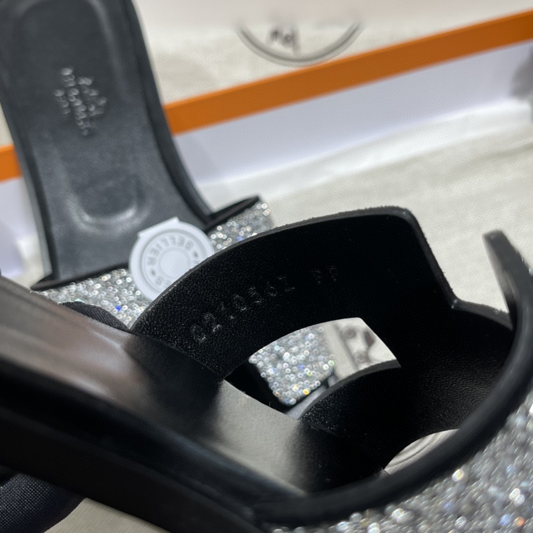 HERMES 水钻款拖鞋 手工定制 专柜8000 黑色银钻 1:1品质 35-41(偏小一码) 12天出货
