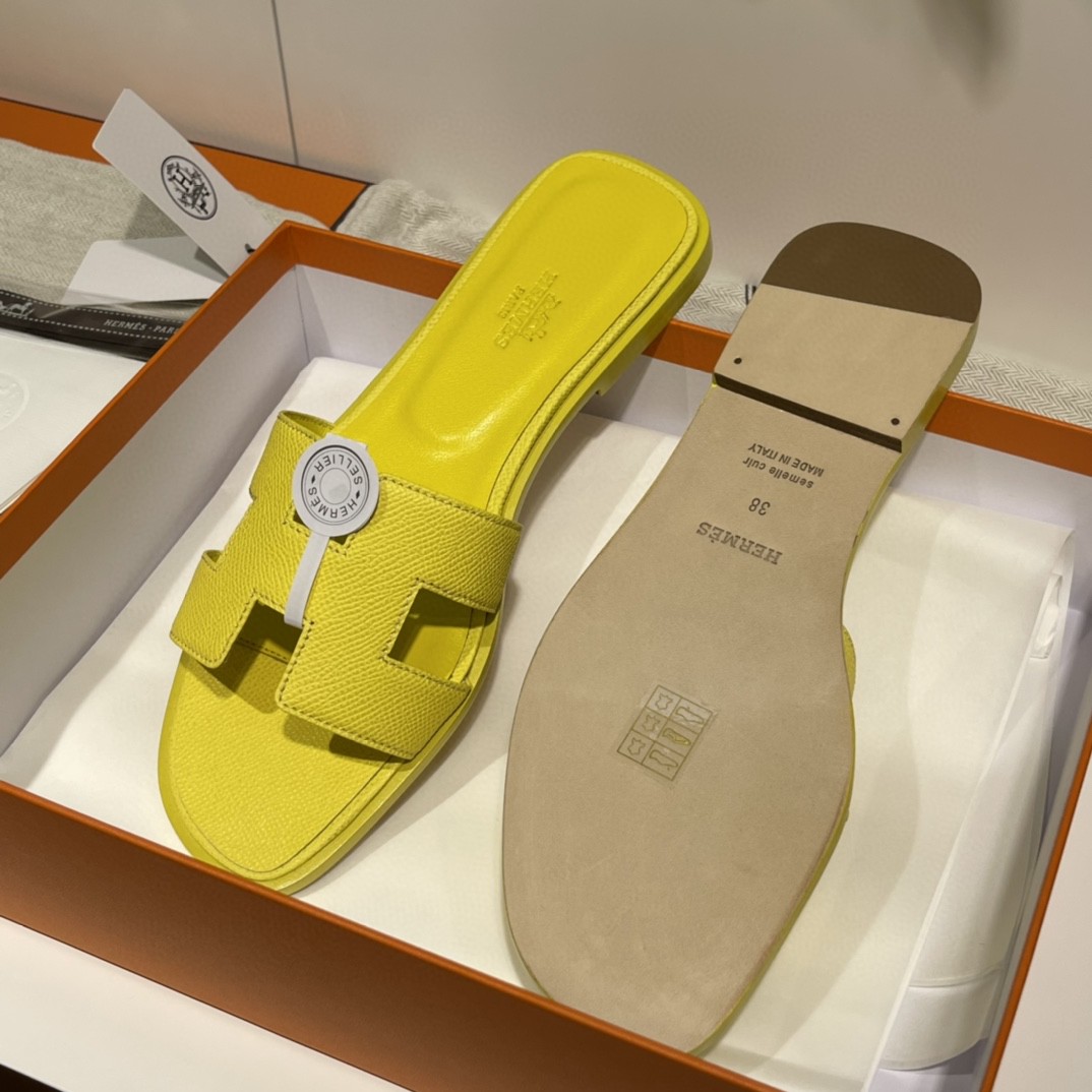 HERMES 经典款拖鞋 掌纹牛皮 纯手工订制 老师傅工艺 慢工出细活 10天出货 柠檬黄 35-41码 偏小一码  质感你细品 完美