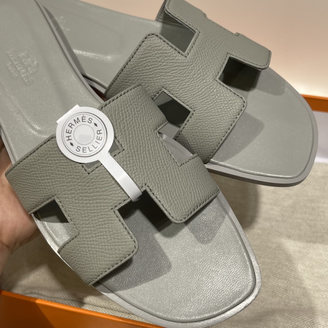 HERMES 专柜同步新颜色拖鞋  手工定制 冰川蓝 1:1品质 35-41(偏小一码)