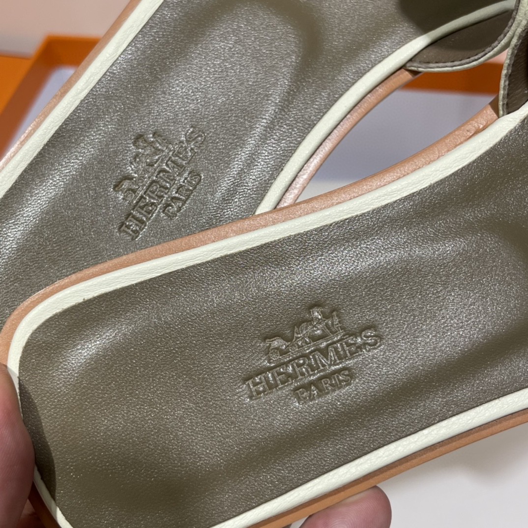 HERMES 客订的swfit 皮 奶昔白 出货 很温柔的颜色 光面皮很柔软～ 特定 接受预定哟 12天完美