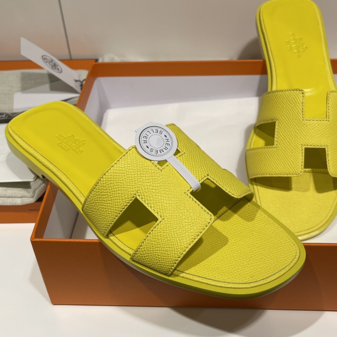 HERMES 经典款拖鞋 掌纹牛皮 纯手工订制 老师傅工艺 慢工出细活 10天出货 柠檬黄 35-41码 偏小一码  质感你细品 完美