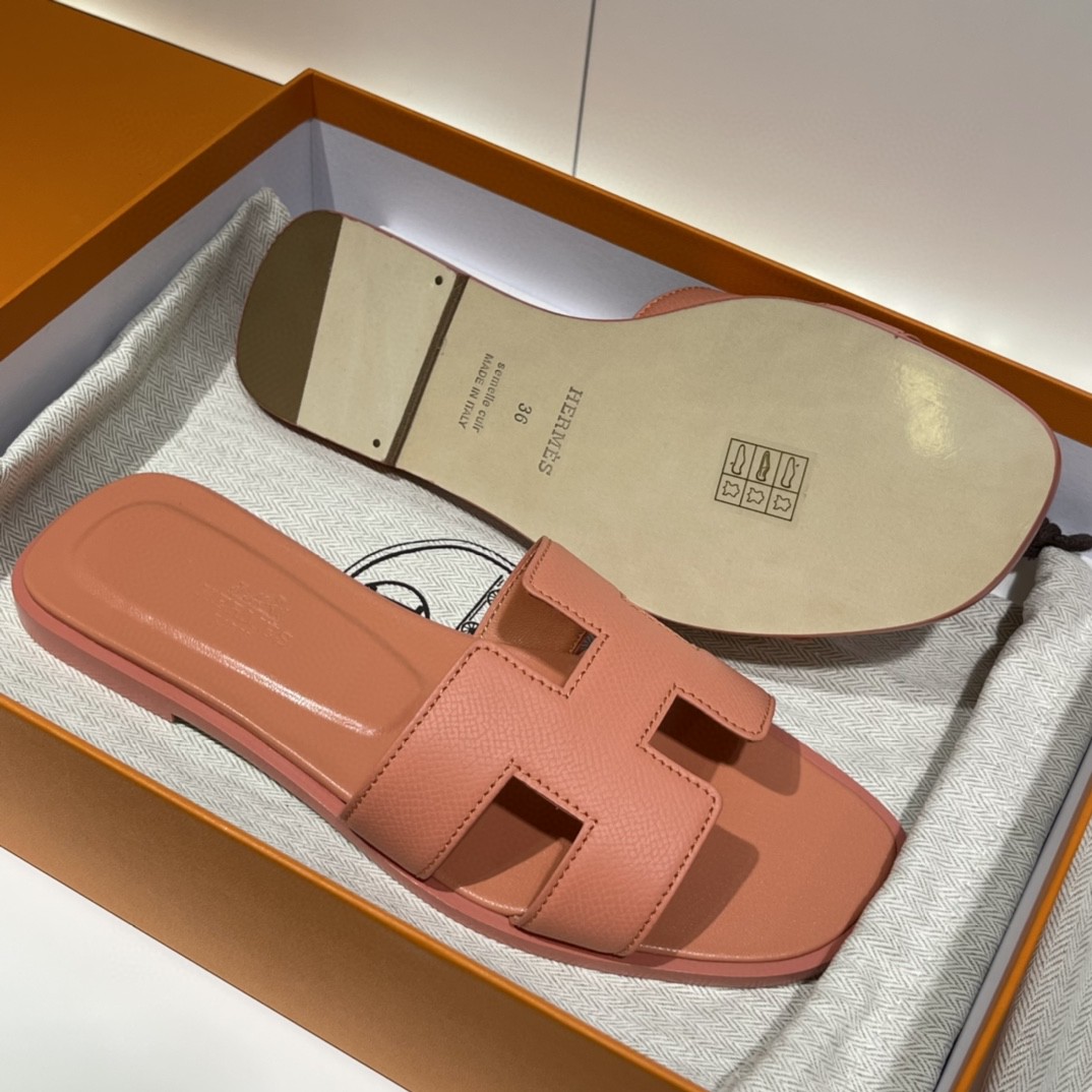 HERMES 爱马仕 专柜同步新颜色~ 纯手工定制 意大利树羔皮底~ 老师傅工艺 size:35-41(偏小一码)  Epsom 掌纹 曦粉