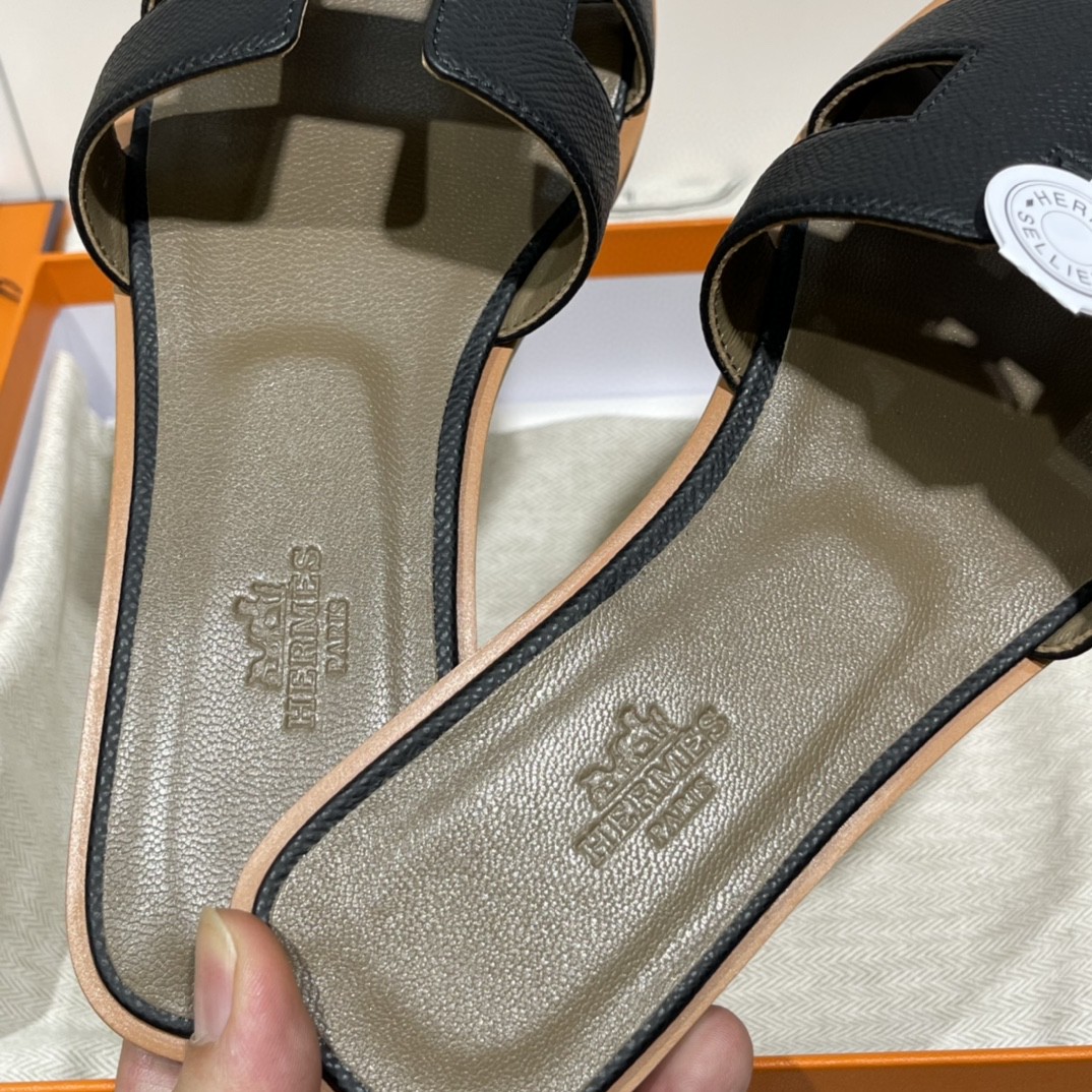 HERMES 经典款拖鞋 掌纹牛皮 纯手工订制 老师傅工艺 慢工出细活 10天出货  黑色 35-41码 偏小一码  质感你细品 完美