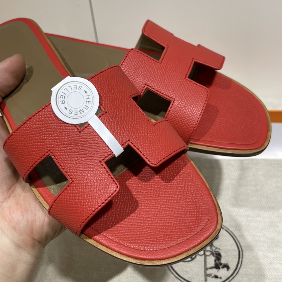 爱马仕 经典款拖鞋 掌纹牛皮 纯手工订制 老师傅工艺 慢工出细活 10天出货  中国红 35-41码 偏小一码  质感你细品 完美