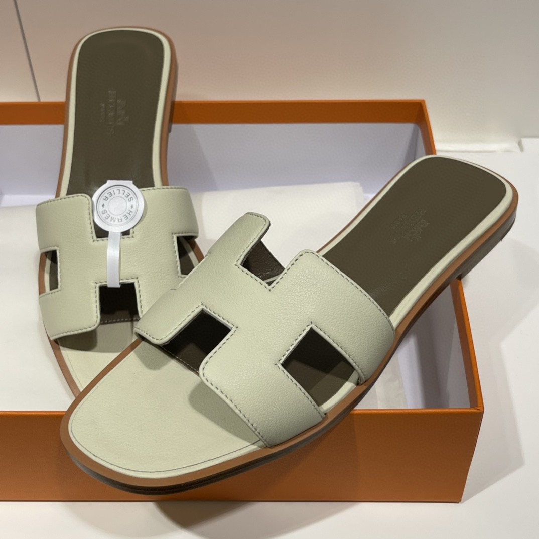 HERMES 客订的swfit 皮 奶昔白 出货 很温柔的颜色 光面皮很柔软～ 特定 接受预定哟 12天完美