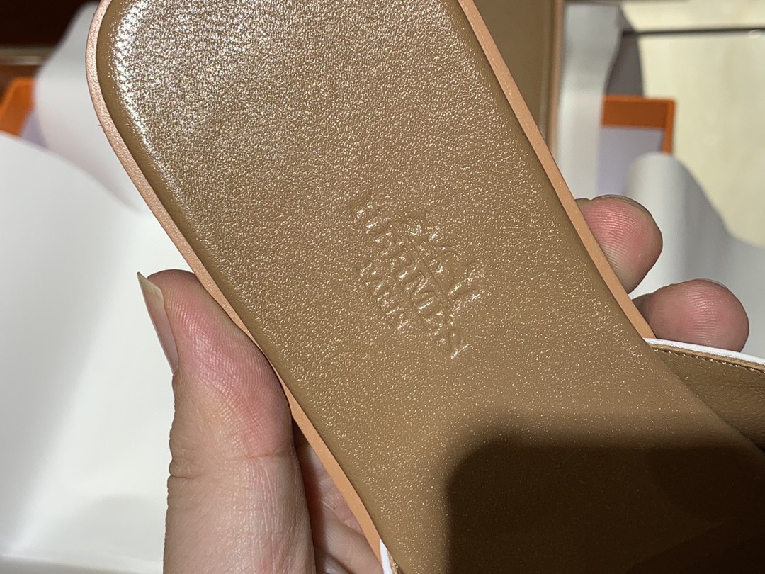 爱马仕 新款鱼嘴平跟拖鞋 白色 小羊皮材质 手工定制 货期12天