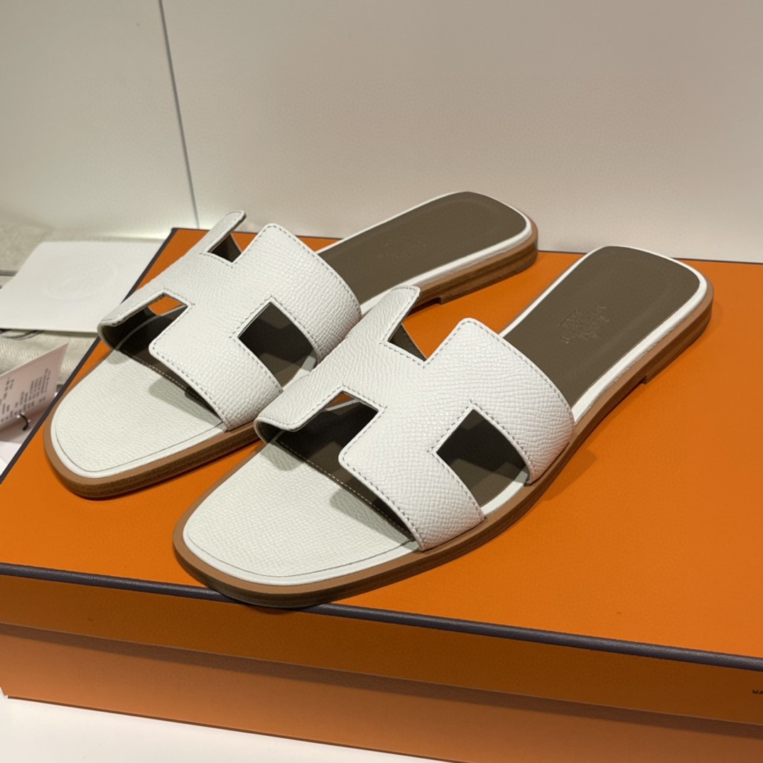 HERMES 爱马仕 经典款拖鞋 掌纹牛皮 纯手工订制 老师傅工艺 慢工出细活 10天出货 白色 35-41码 偏小一码  质感你细品 完美
