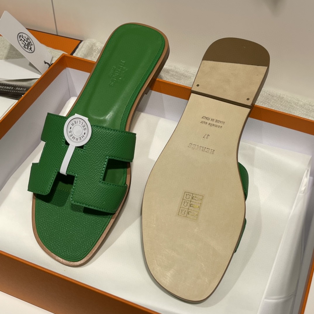 爱马仕 经典款拖鞋 掌纹牛皮 纯手工订制 老师傅工艺 慢工出细活 翡翠绿  35-41码 偏小一码  质感你细品 完美