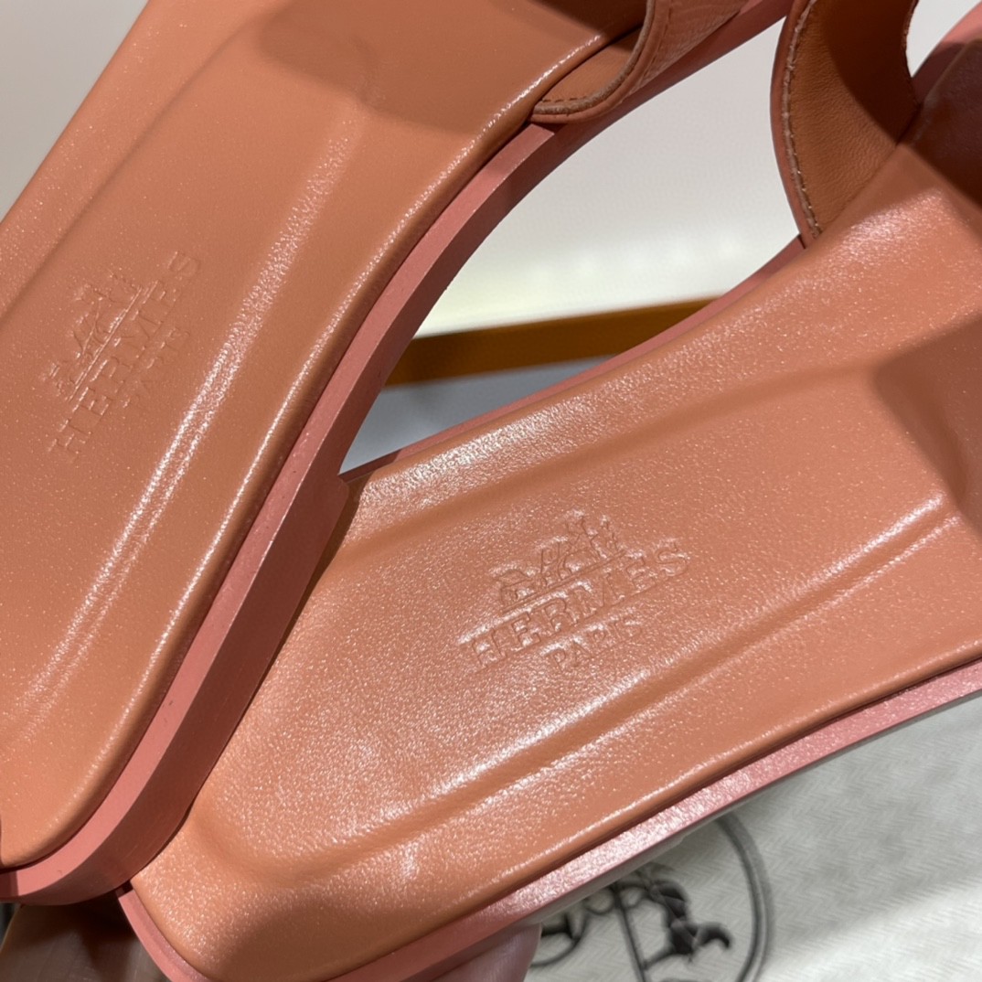 HERMES 爱马仕 专柜同步新颜色~ 纯手工定制 意大利树羔皮底~ 老师傅工艺 size:35-41(偏小一码)  Epsom 掌纹 曦粉