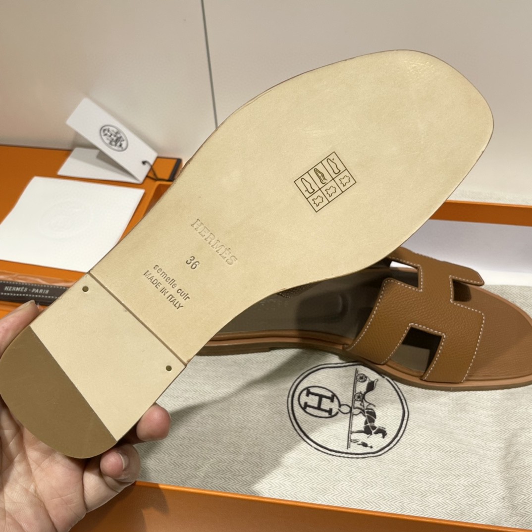 HERMES 经典款拖鞋 掌纹牛皮 纯手工订制 老师傅工艺 慢工出细活 10天出货  土黄 35-41码 偏小一码  质感你细品 完美