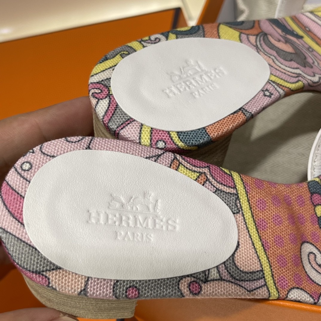 爱马仕 HERMES 白色拼布底 夏天的颜色～ 接受预定 35-41码 偏小一码 老师傅工艺 纯手工制作～