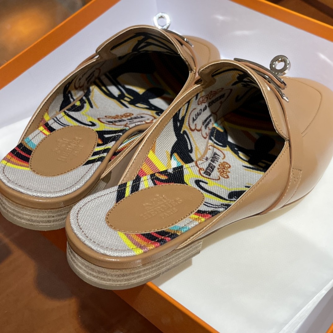 Hermes 爱马仕 凯莉半拖  手工定制 小牛皮 自然色 专柜新颜色 35-41码 正码 (脚胖或者脚背高的建议拿大一码)