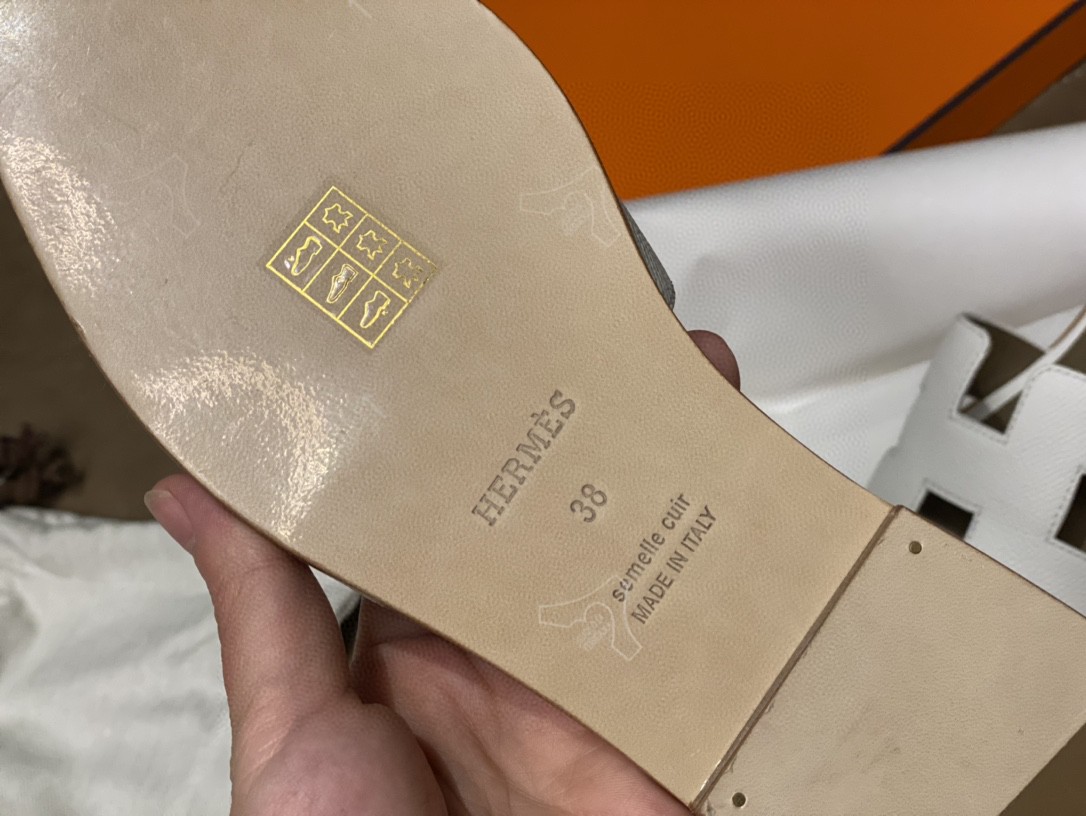 爱马仕 HERMES 实拍经典掌纹拖鞋 纯白色 35-41码(偏小一码) 货期12天-铂金女王 爱马仕 HERMES 实拍经典掌纹拖鞋 纯白色 35-41码(偏小一码) 货期12天