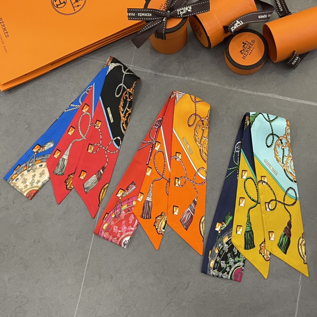 HERMES 爱马仕 小丝巾 最新限量款 真丝斜纹面料 -铂金女王 HERMES 爱马仕 小丝巾 最新限量款 真丝斜纹面料