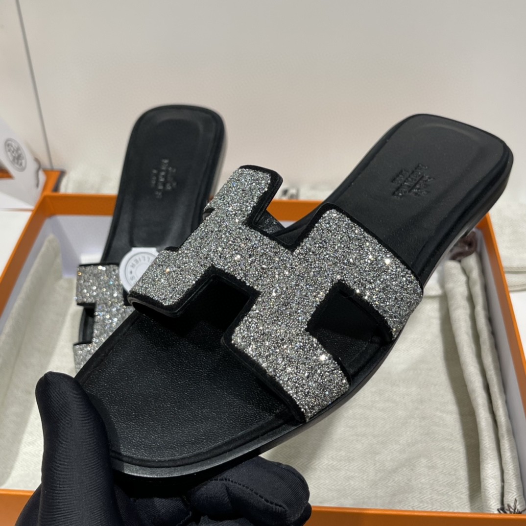 HERMES 水钻款拖鞋 手工定制 专柜8000 黑色银钻 1:1品质 35-41(偏小一码) 12天出货