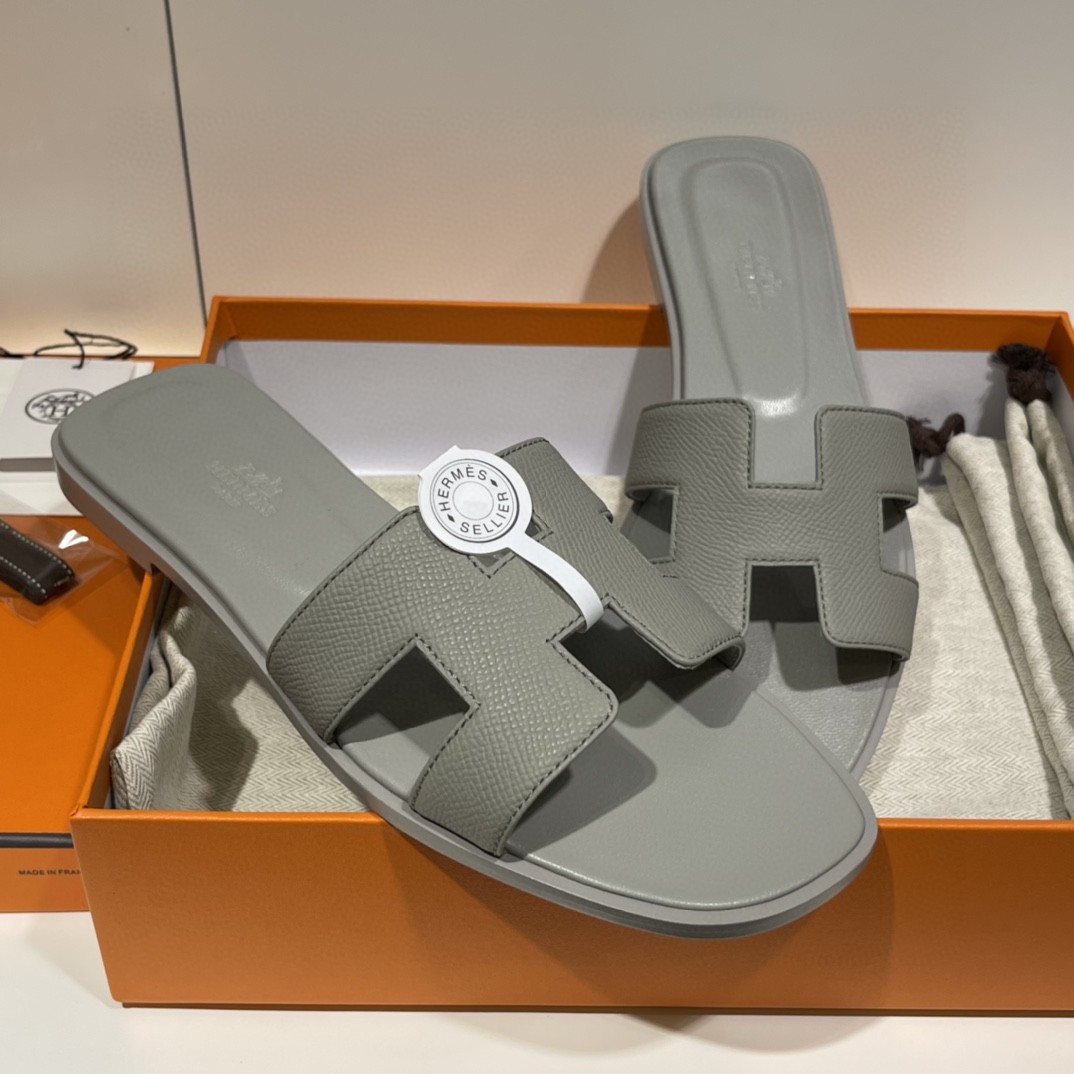 HERMES 专柜同步新颜色拖鞋  手工定制 冰川蓝 1:1品质 35-41(偏小一码)