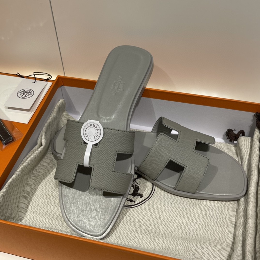 HERMES 专柜同步新颜色拖鞋  手工定制 冰川蓝 1:1品质 35-41(偏小一码)