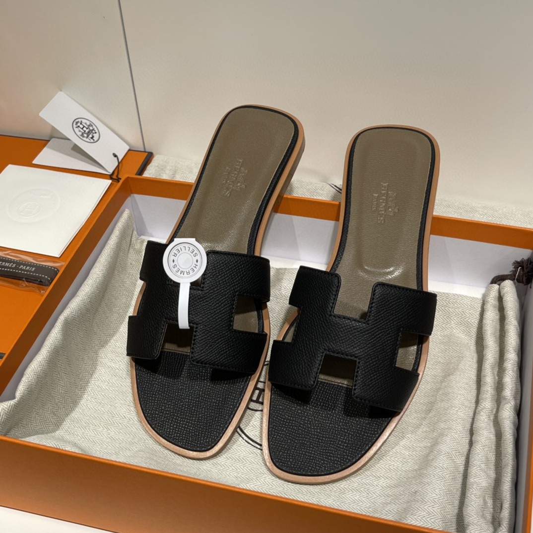 HERMES 经典款拖鞋 掌纹牛皮 纯手工订制 老师傅工艺 慢工出细活 10天出货  黑色 35-41码 偏小一码  质感你细品 完美