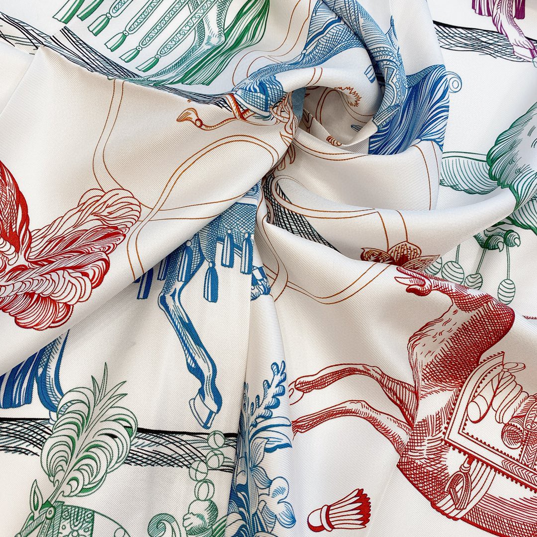 HERMES 爱马仕 《 神奇骏马》双面方巾 藏蓝色 Size：90x90cm 100%真丝