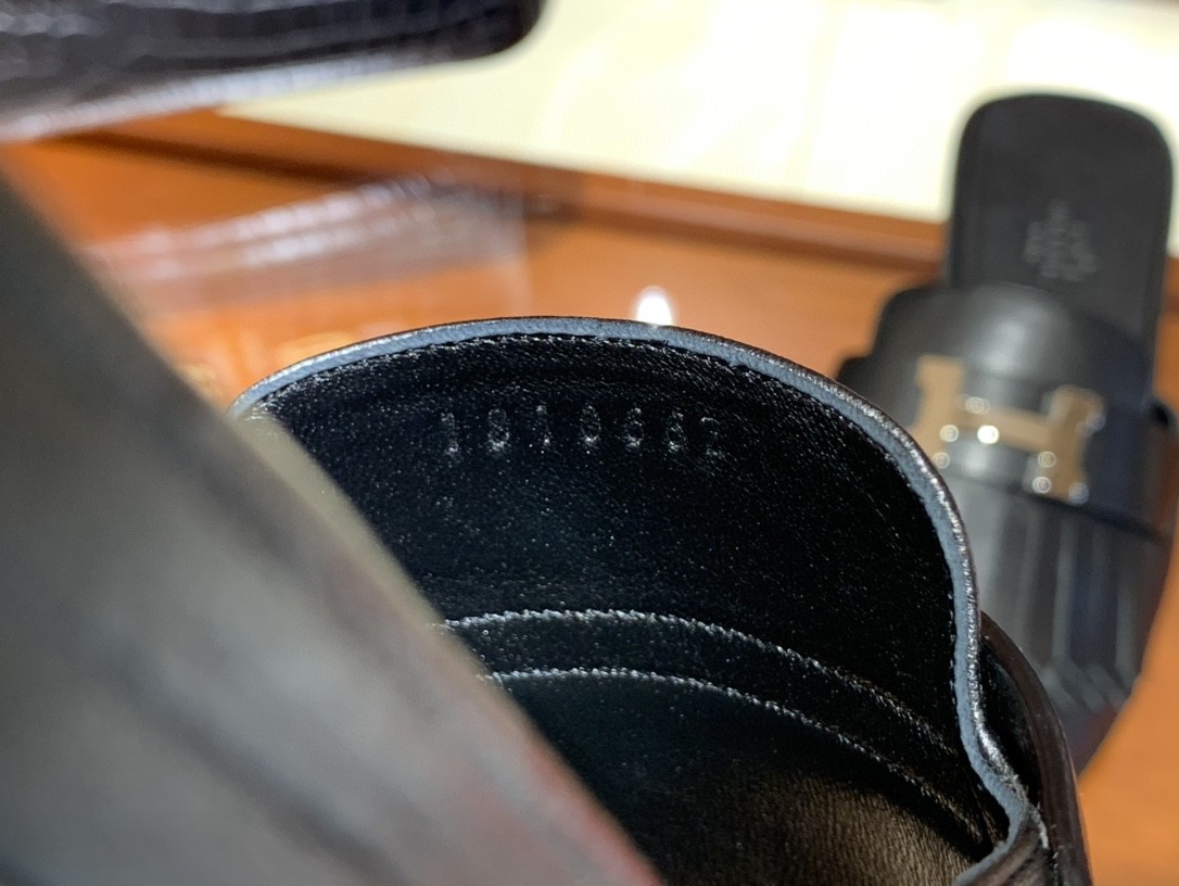 HERMES 新款鱼嘴平跟拖鞋 黑色 小羊皮材质 手工定制 货期12天