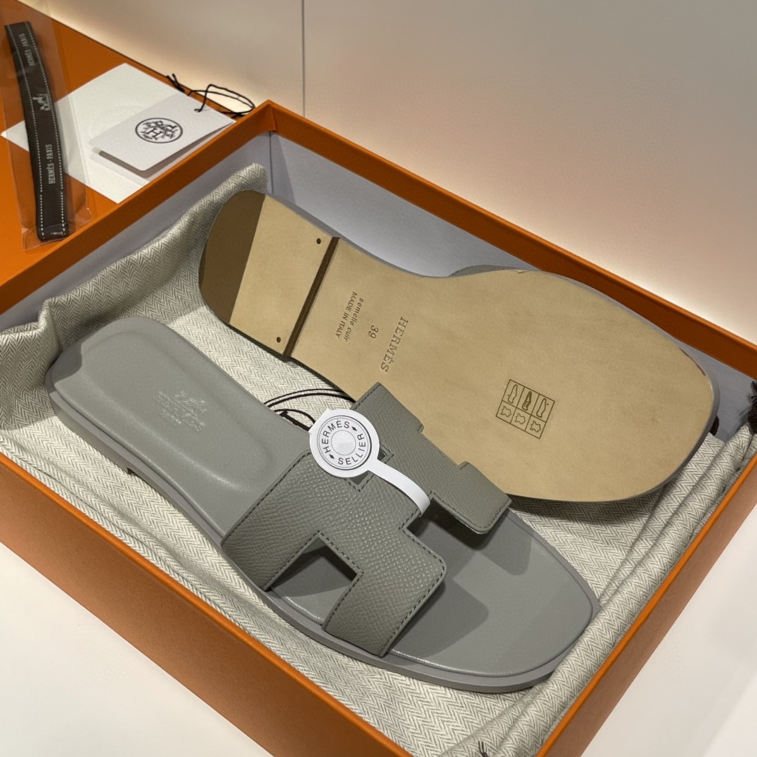 HERMES 专柜同步新颜色拖鞋  手工定制 冰川蓝 1:1品质 35-41(偏小一码)
