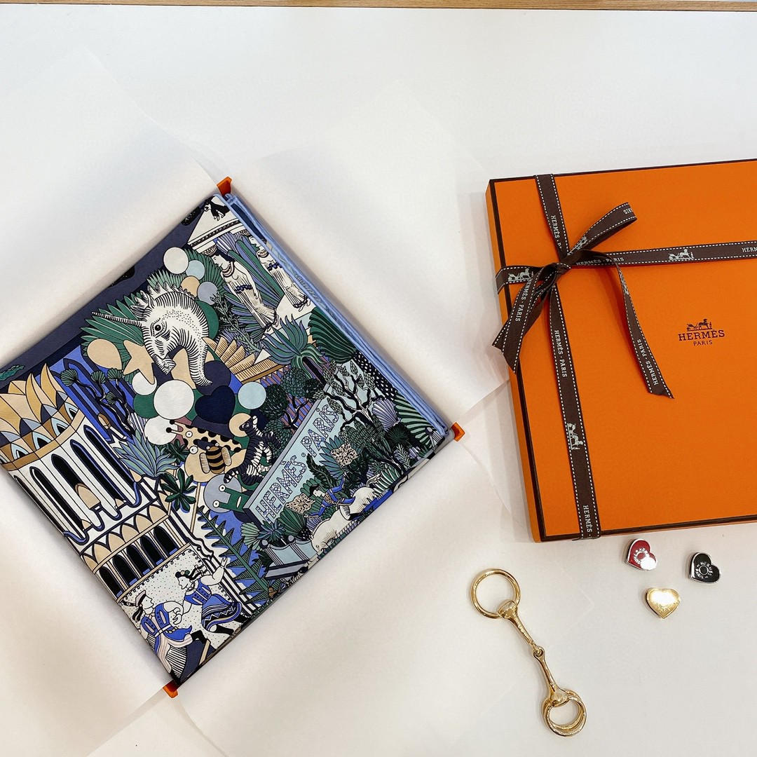 HERMES 爱马仕 夏季新款《动物之城丝巾》紫色 Size:90x90cm 100%真丝-铂金女王 HERMES 爱马仕 夏季新款《动物之城丝巾》紫色 Size:90x90cm 100%真丝