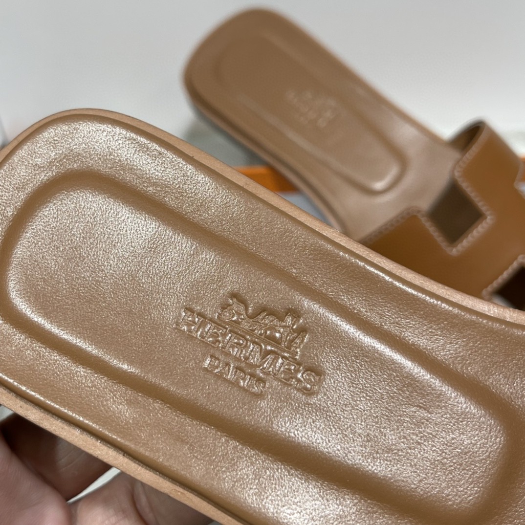 HERMES 爱马仕 专柜新出的款式 全包垫脚~ 手工定制 深咖色 码数偏小一码