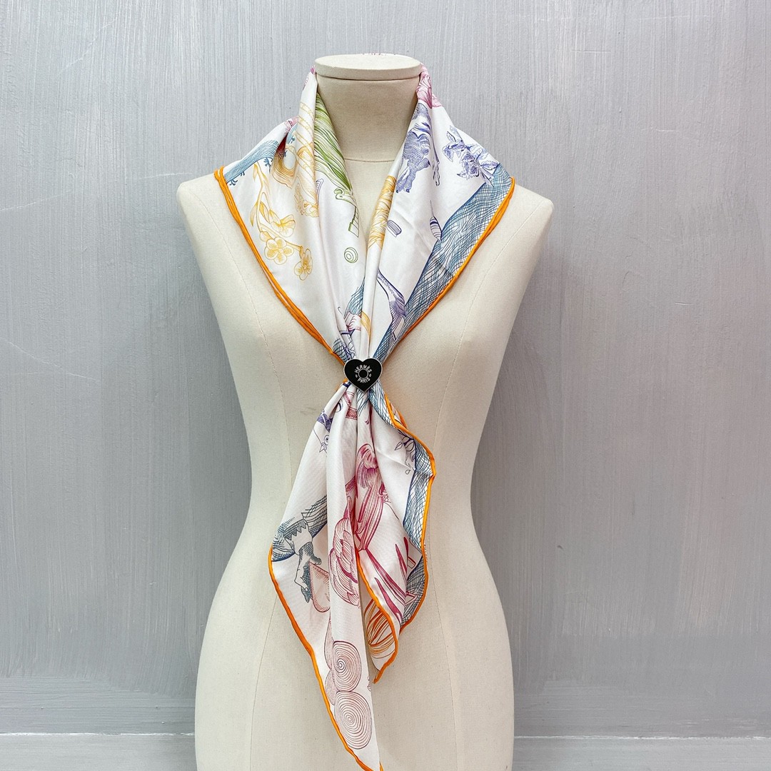 HERMES 《 神奇骏马》双面方巾 橙色 Size:90x90cm 100%真丝 满满的爱马仕的夏天风,整体的高级感十足-铂金女王 HERMES 《 神奇骏马》双面方巾 橙色 Size:90x90cm 100%真丝 满满的爱马仕的夏天风,整体的高级感十足