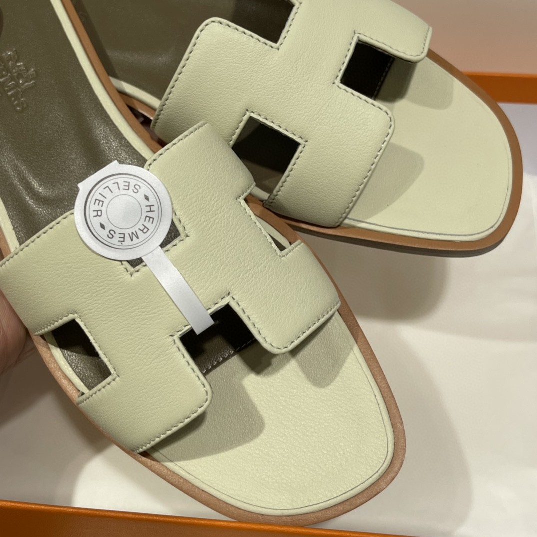 HERMES 客订的swfit 皮 奶昔白 出货 很温柔的颜色 光面皮很柔软～ 特定 接受预定哟 12天完美