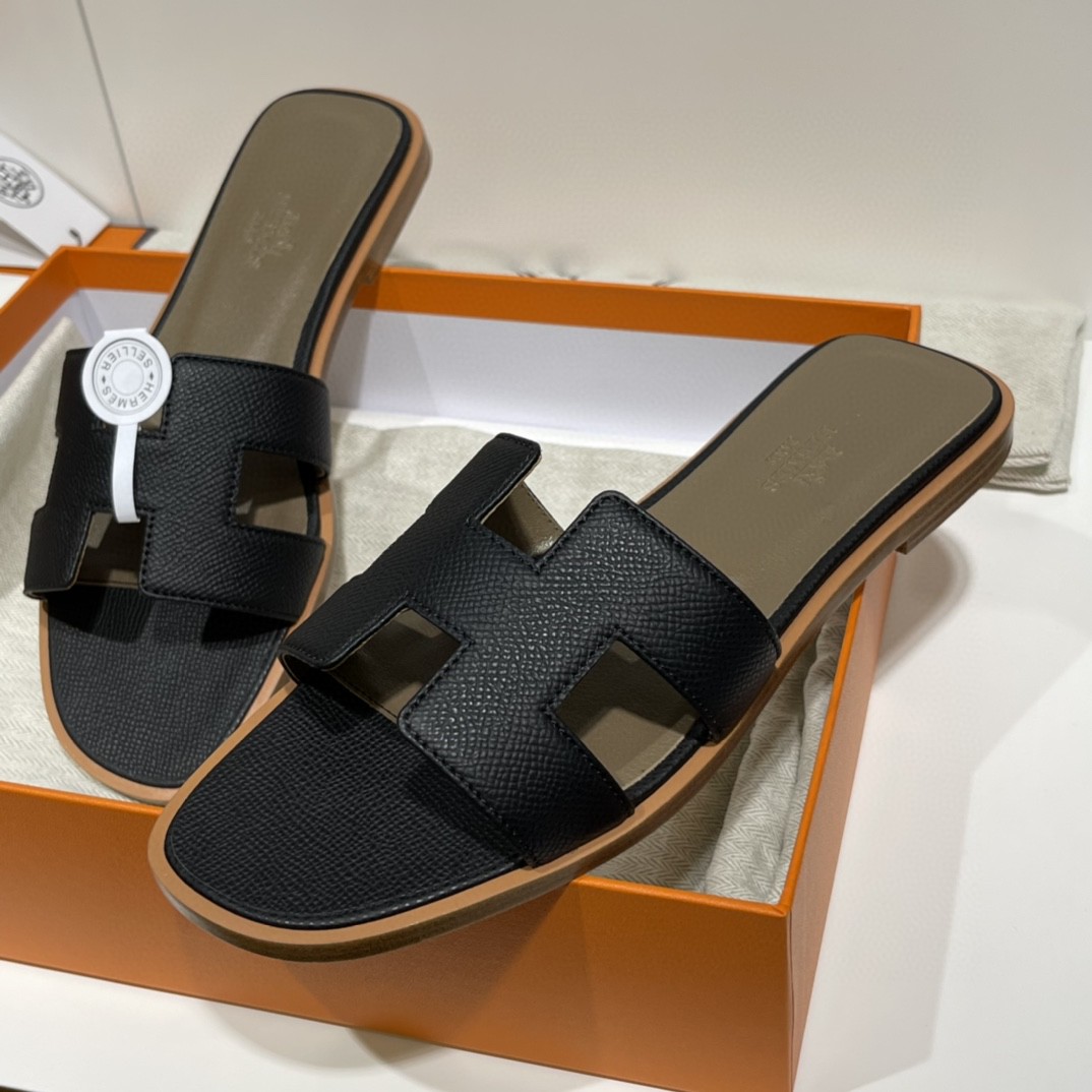 HERMES 经典款拖鞋 掌纹牛皮 纯手工订制 老师傅工艺 慢工出细活 10天出货  黑色 35-41码 偏小一码  质感你细品 完美