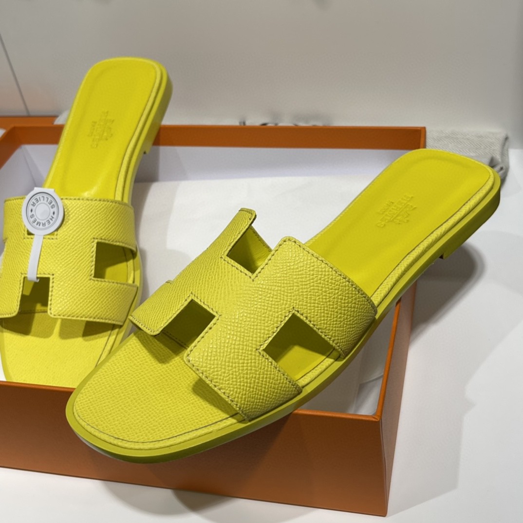 HERMES 经典款拖鞋 掌纹牛皮 纯手工订制 老师傅工艺 慢工出细活 10天出货 柠檬黄 35-41码 偏小一码  质感你细品 完美