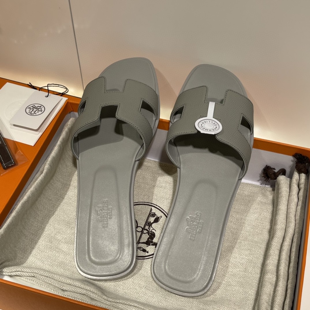 HERMES 专柜同步新颜色拖鞋  手工定制 冰川蓝 1:1品质 35-41(偏小一码)