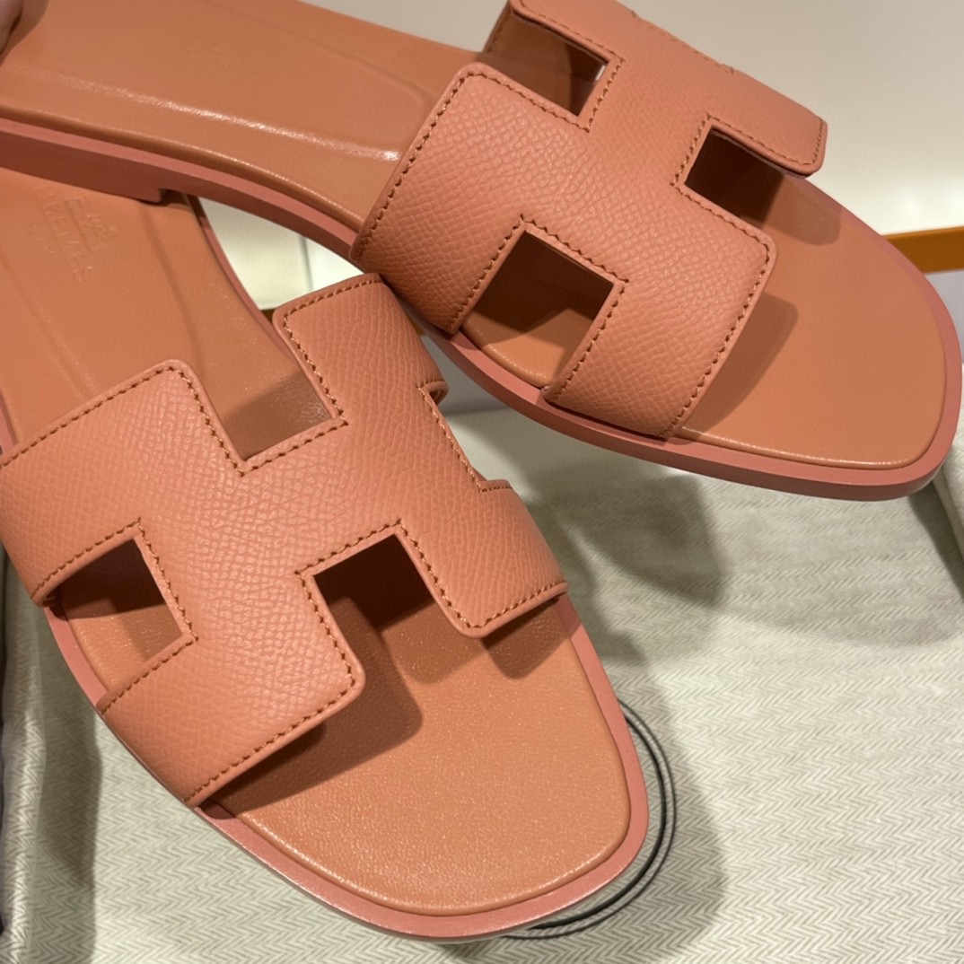 HERMES 爱马仕 专柜同步新颜色~ 纯手工定制 意大利树羔皮底~ 老师傅工艺 size:35-41(偏小一码)  Epsom 掌纹 曦粉