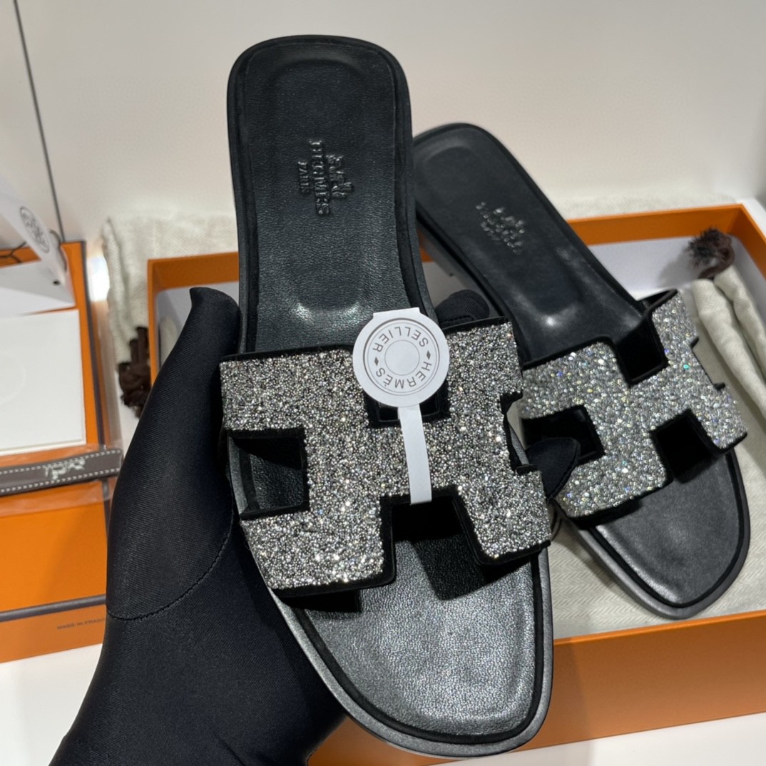 HERMES 水钻款拖鞋 手工定制 专柜8000 黑色银钻 1:1品质 35-41(偏小一码) 12天出货