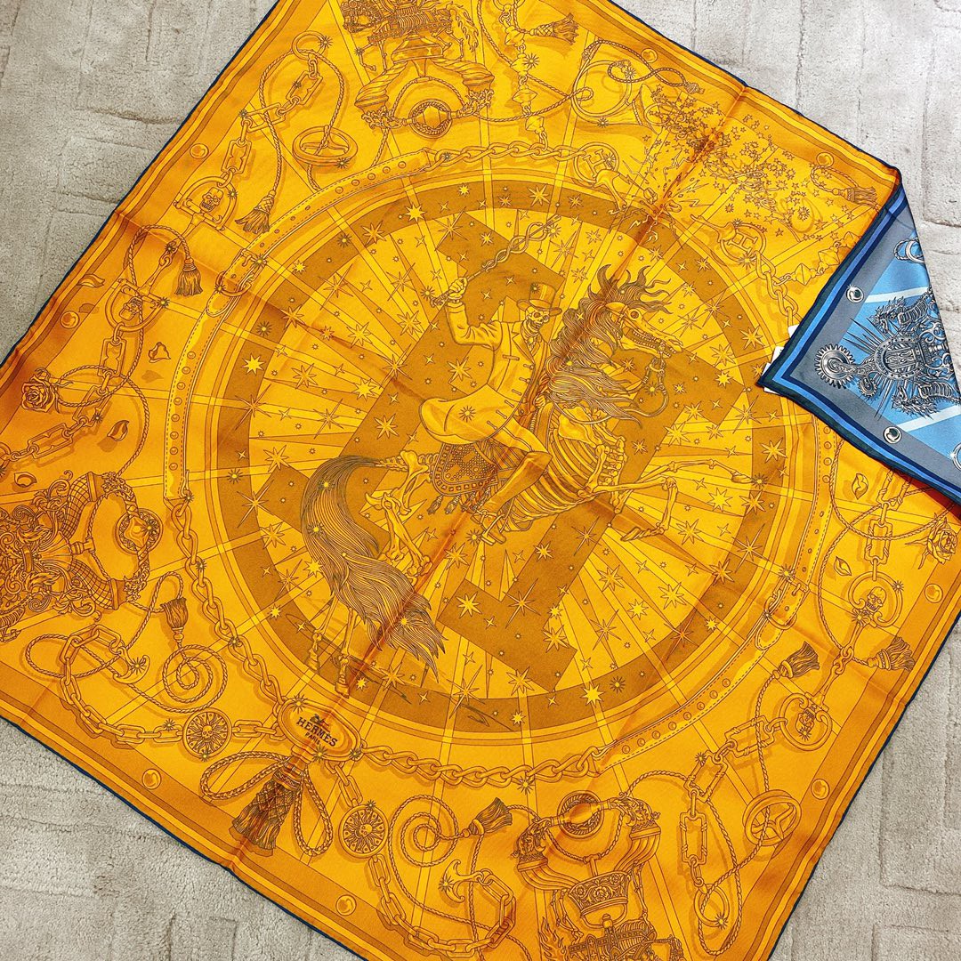 HERMES《 万圣节狂欢双面方巾 》蓝橙色 Size：90x90cm 100%真丝  暗黑图案