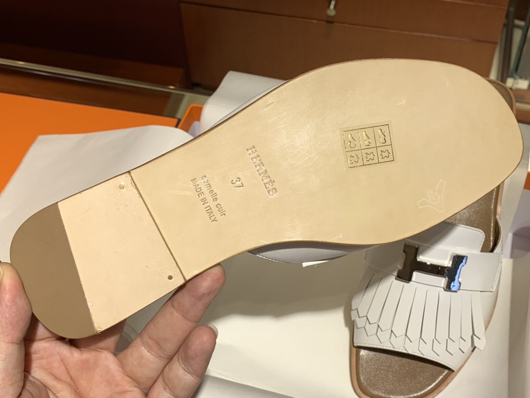 爱马仕 新款鱼嘴平跟拖鞋 白色 小羊皮材质 手工定制 货期12天