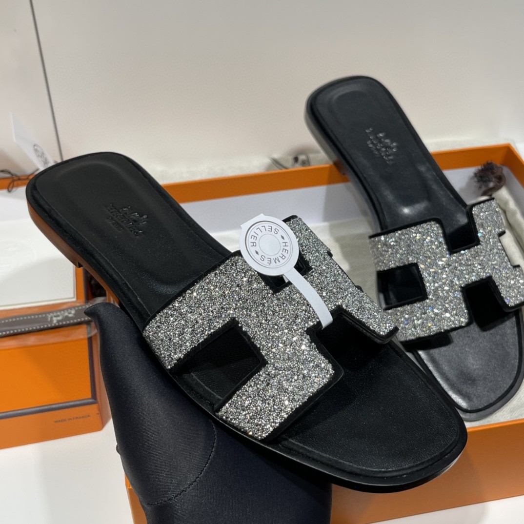 HERMES 水钻款拖鞋 手工定制 专柜8000 黑色银钻 1:1品质 35-41(偏小一码) 12天出货