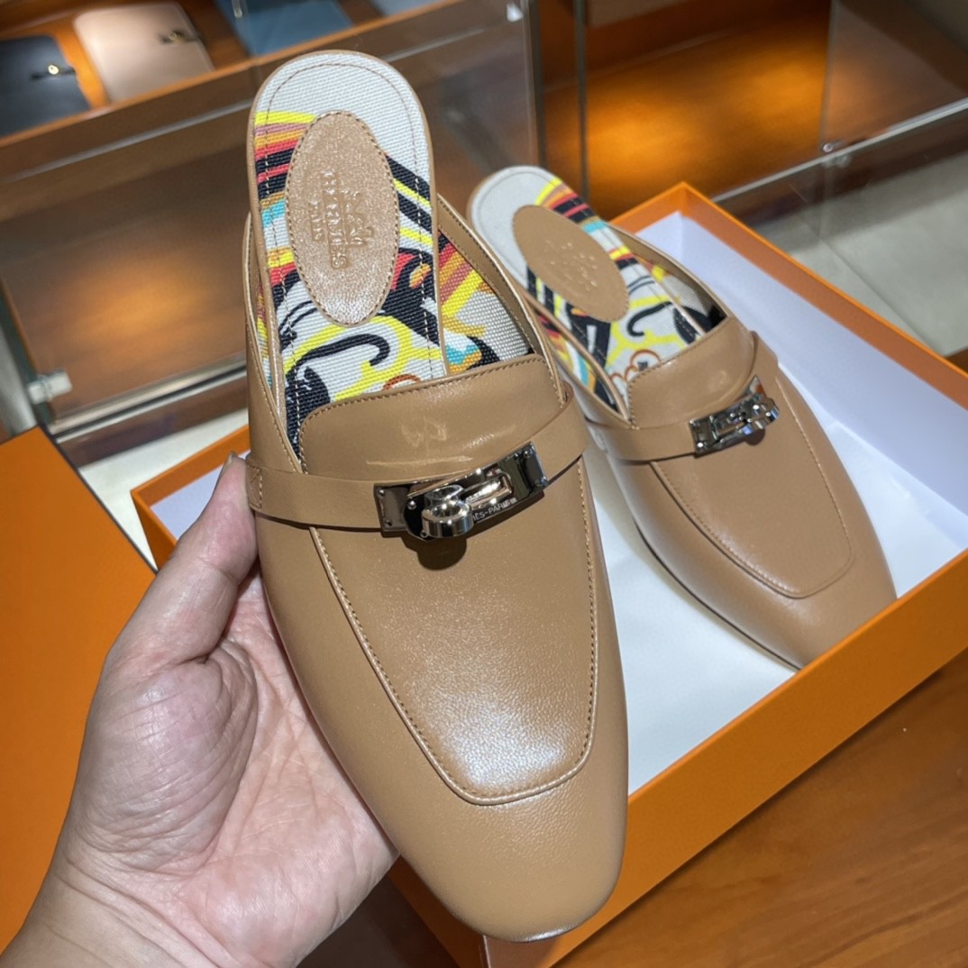 Hermes 爱马仕 凯莉半拖  手工定制 小牛皮 自然色 专柜新颜色 35-41码 正码 (脚胖或者脚背高的建议拿大一码)